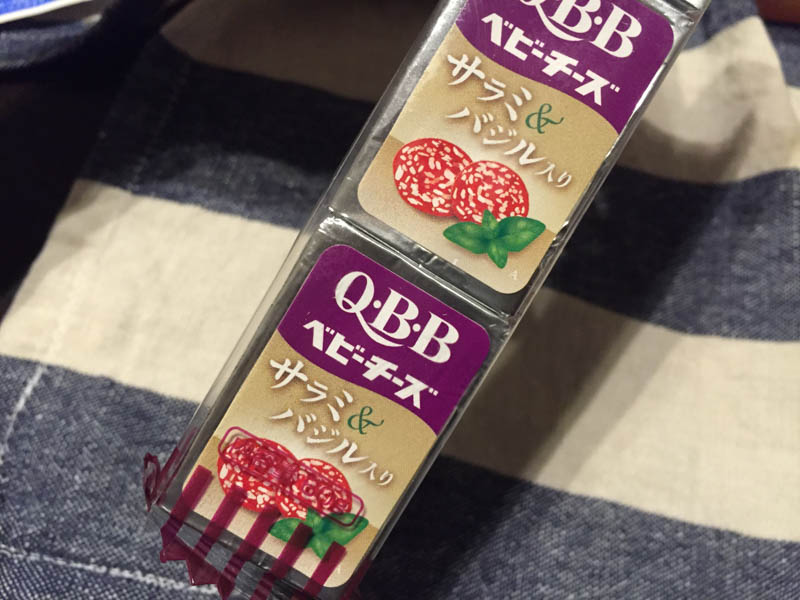 QBBベビーチーズ　サラミ＆バジル入り　パッケージ